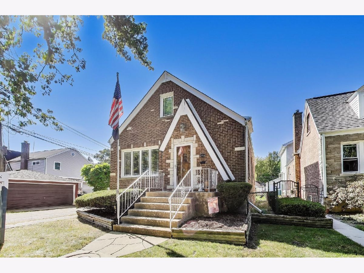  For Sale Chicago Illinois, 5916 Avondale Avenue