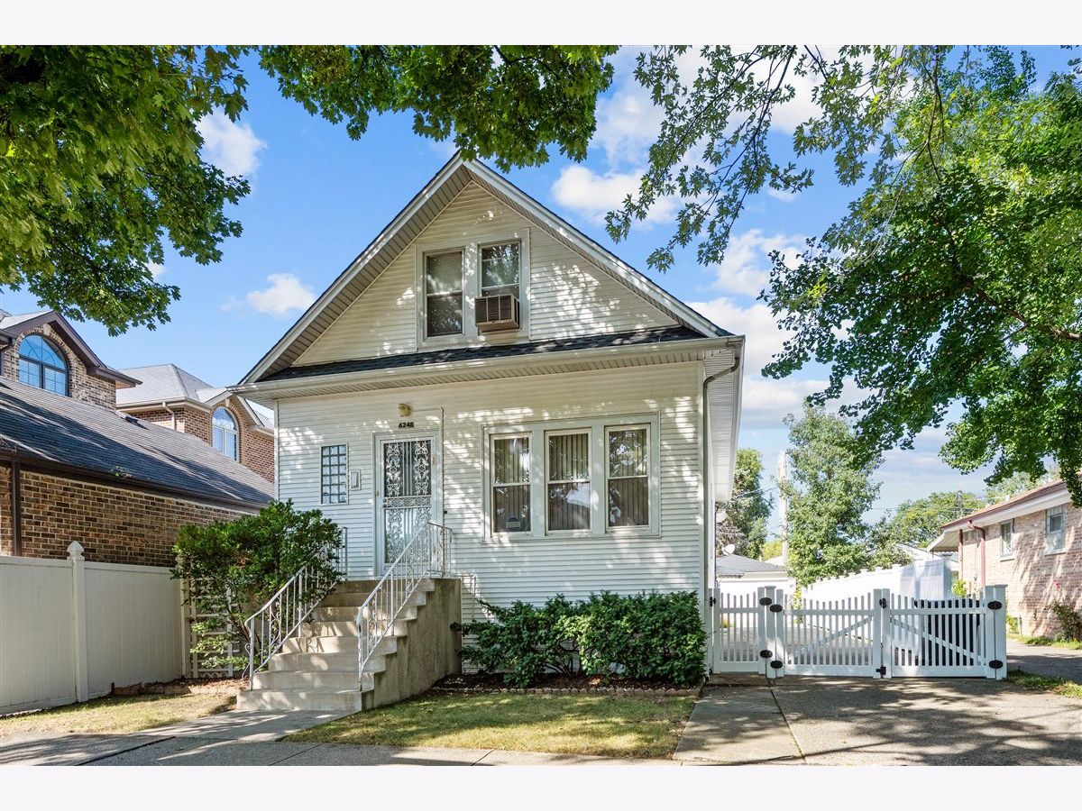  For Sale Chicago Illinois, 6248 Berteau Avenue