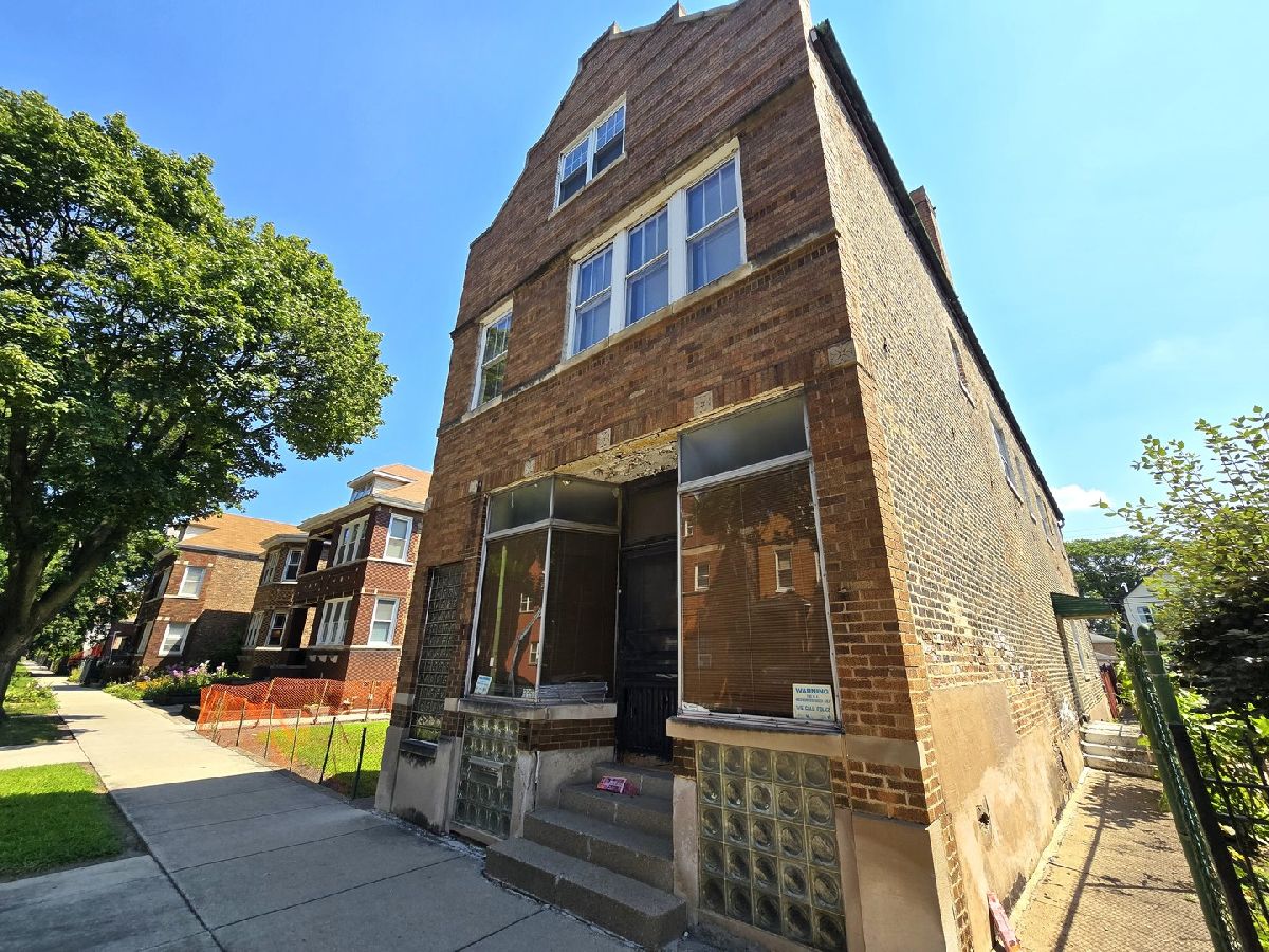  For Sale Chicago Illinois, 3353 Aberdeen Street