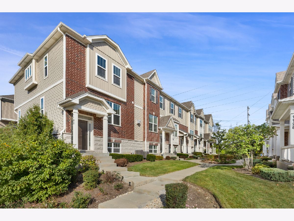 Condos & Townhomes For Rent Colfax Crossing Des Plaines Illinois, 1108 Evergreen