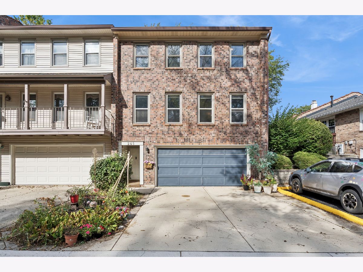  For Sale Batavia Illinois, 245 Stone Manor Circle