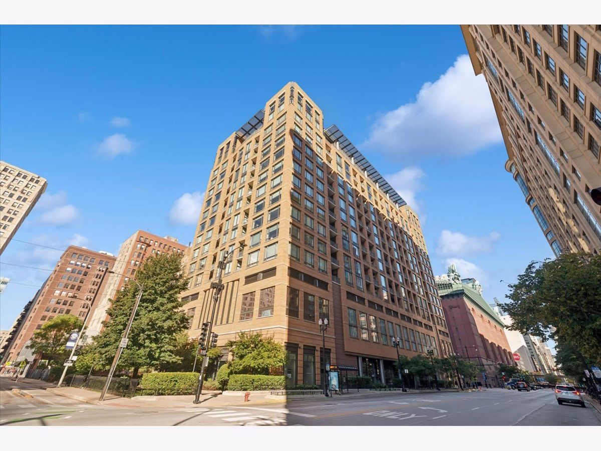  For Sale Chicago Illinois, 520 State Street