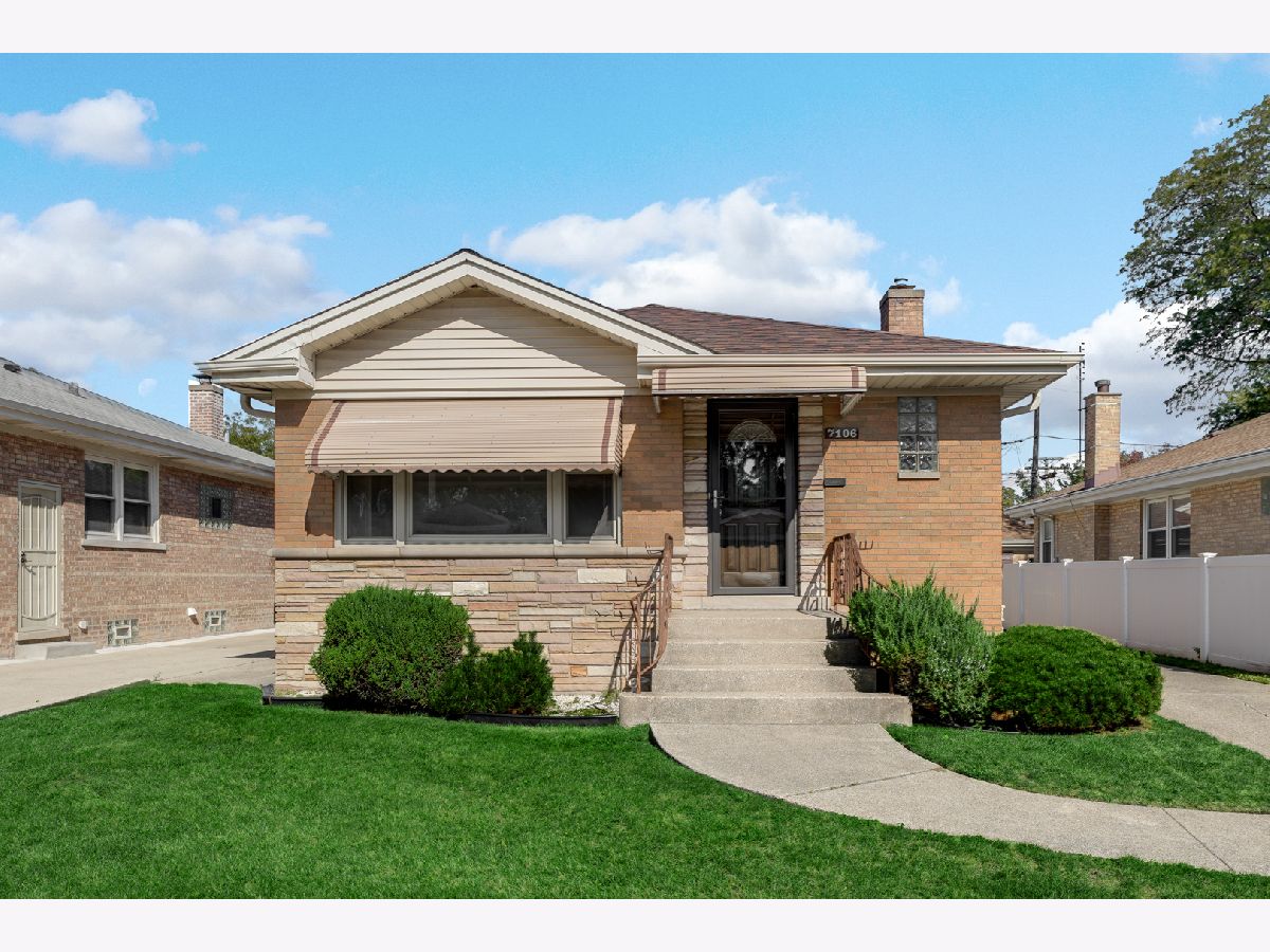  For Sale Chicago Illinois, 7106 Devon Avenue