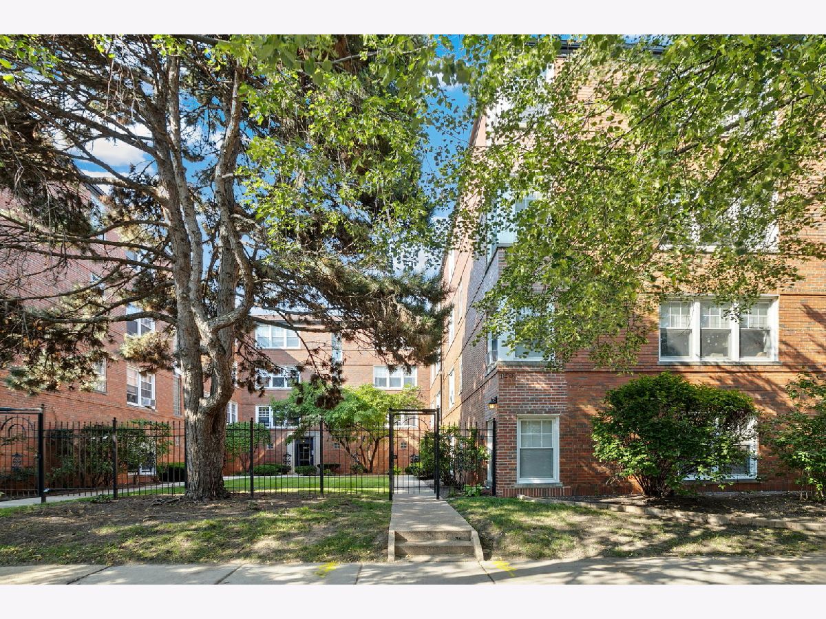  For Sale Chicago Illinois, 2420 Farragut Avenue