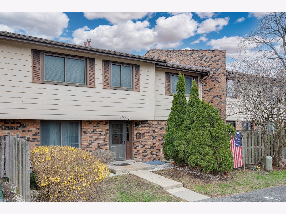  For Sale Downers Grove Illinois, 7315 Winthrop Way