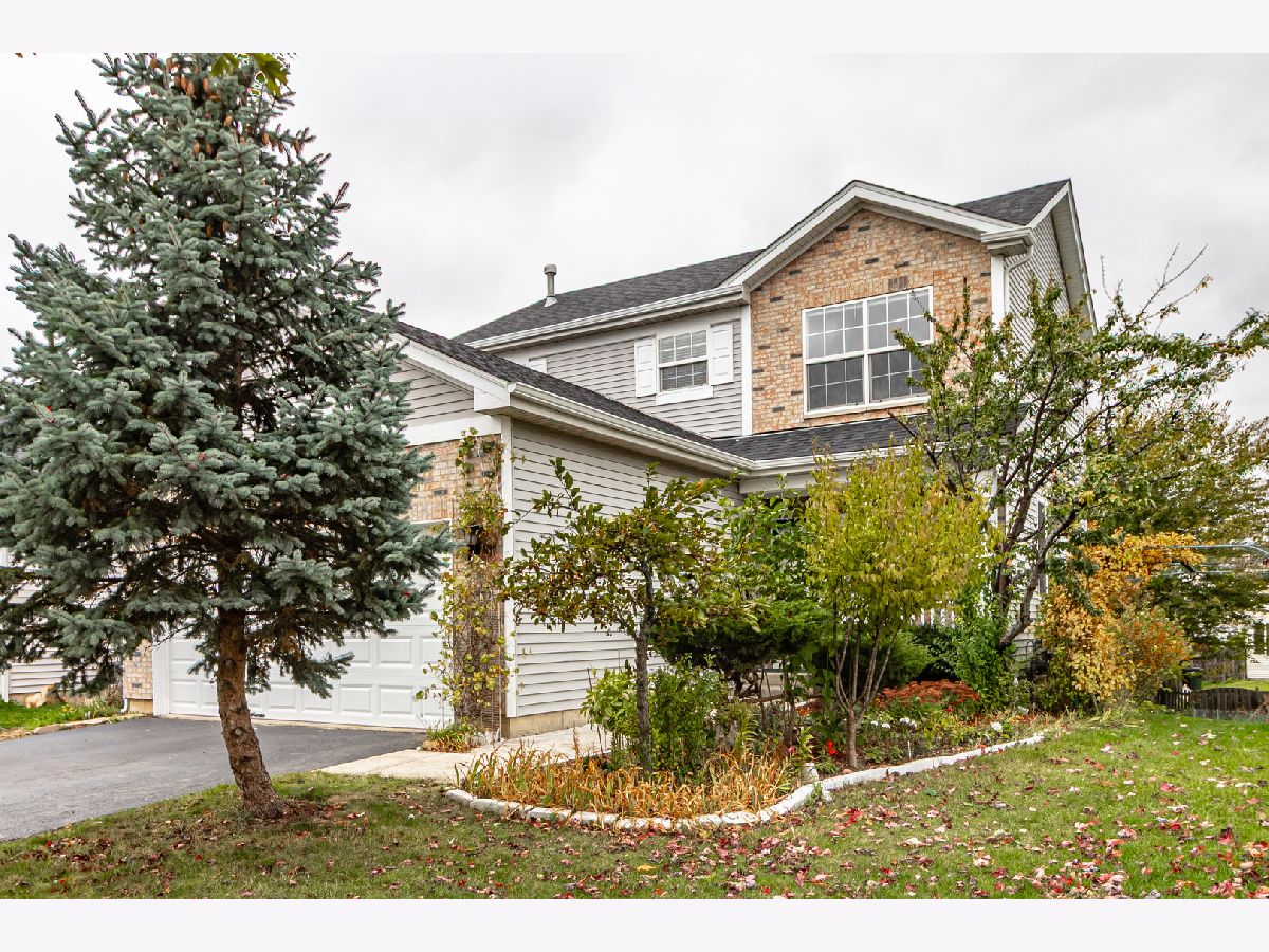 Homes & Townhomes For Sale Lakewood Grove Round Lake Illinois, 1759 Fallbrook Drive