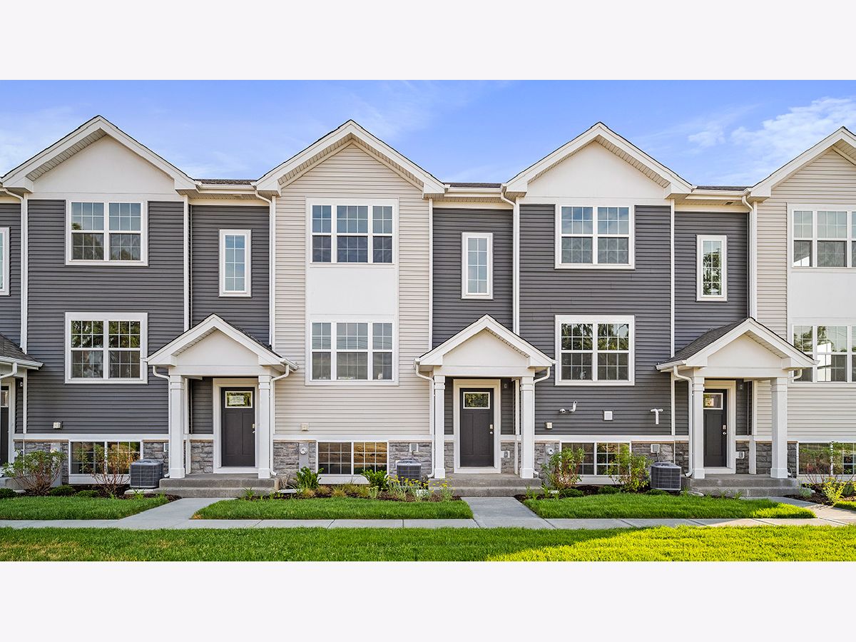 Townhomes & Condos & Homes For Sale Cambridge Lakes Pingree Grove Illinois, 1405 Oakfield Lane