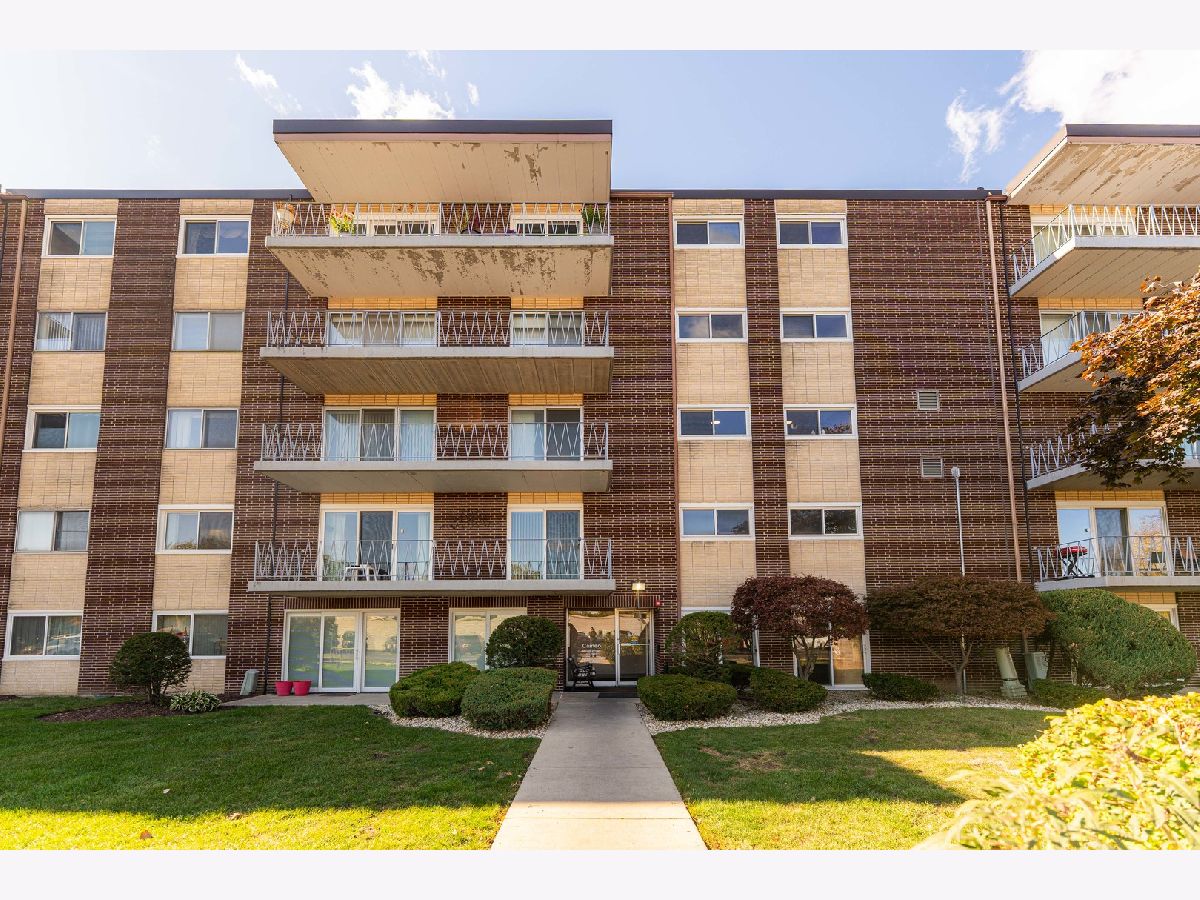 Condominiums For Sale Cameo Downers Grove Illinois, 2900 Maple Avenue