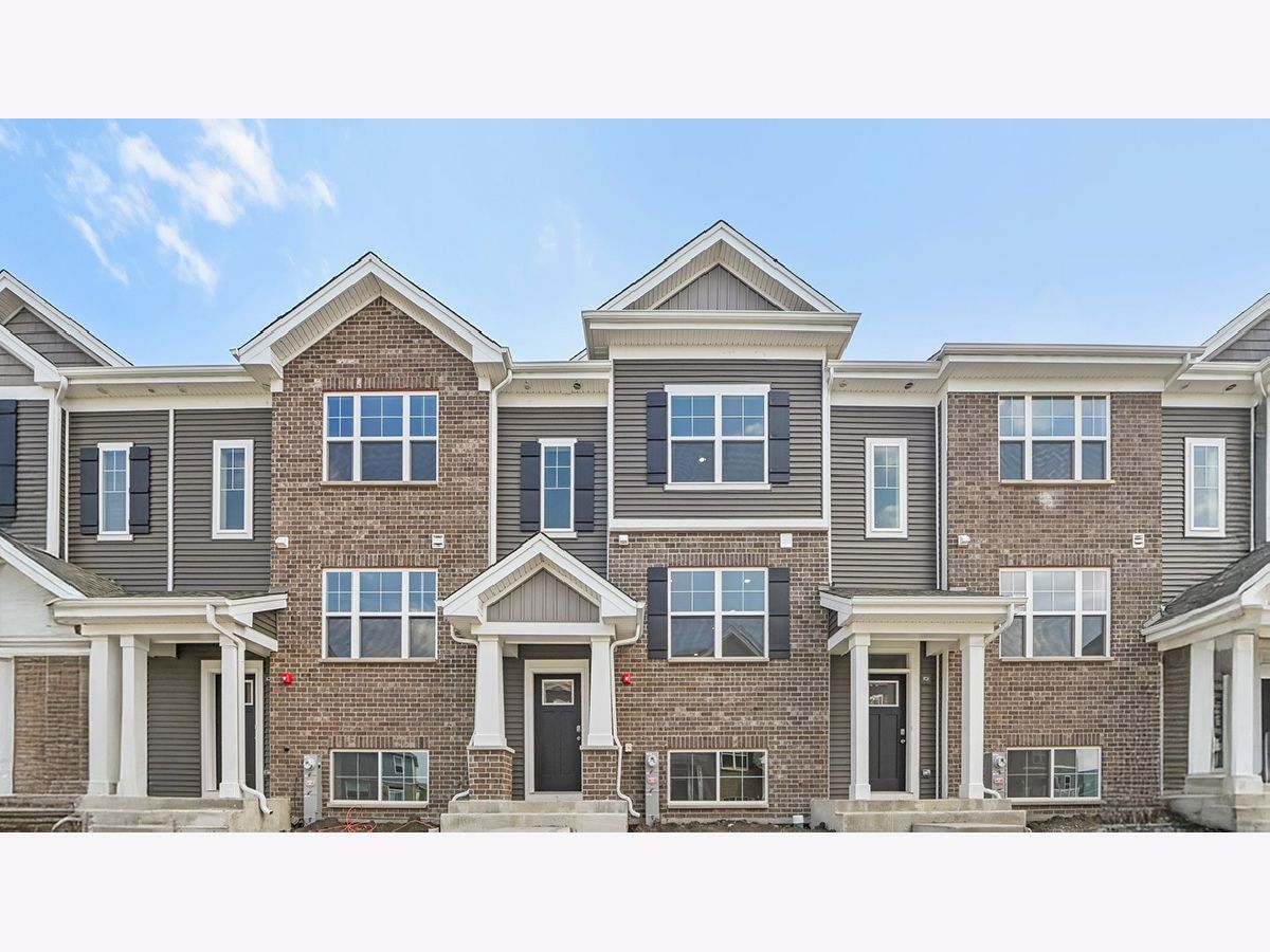 Condos & Townhomes & Homes For Sale Oak Ridge Tinley Park Illinois, 17313 Ulster Drive