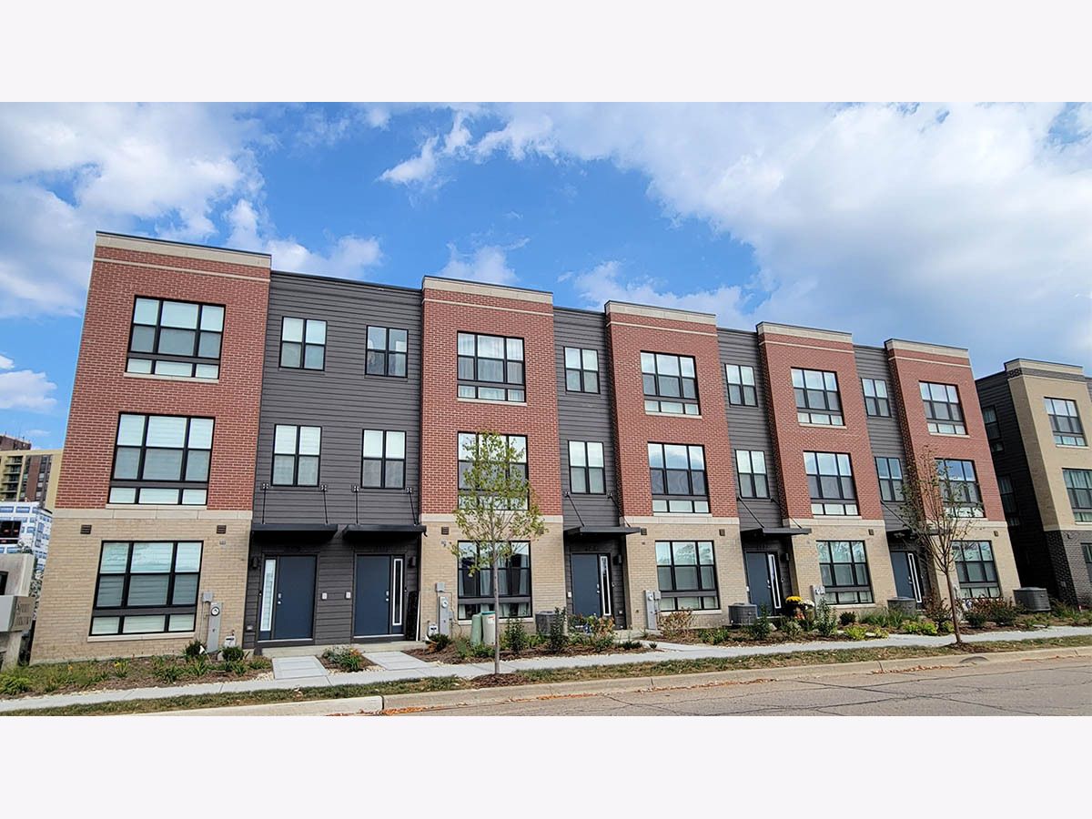  For Sale Lombard Illinois, 390 Summit Circle