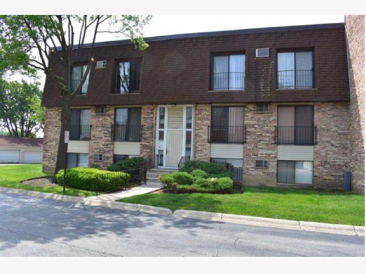  For Sale Glendale Heights Illinois, 201 Waters Edge Drive