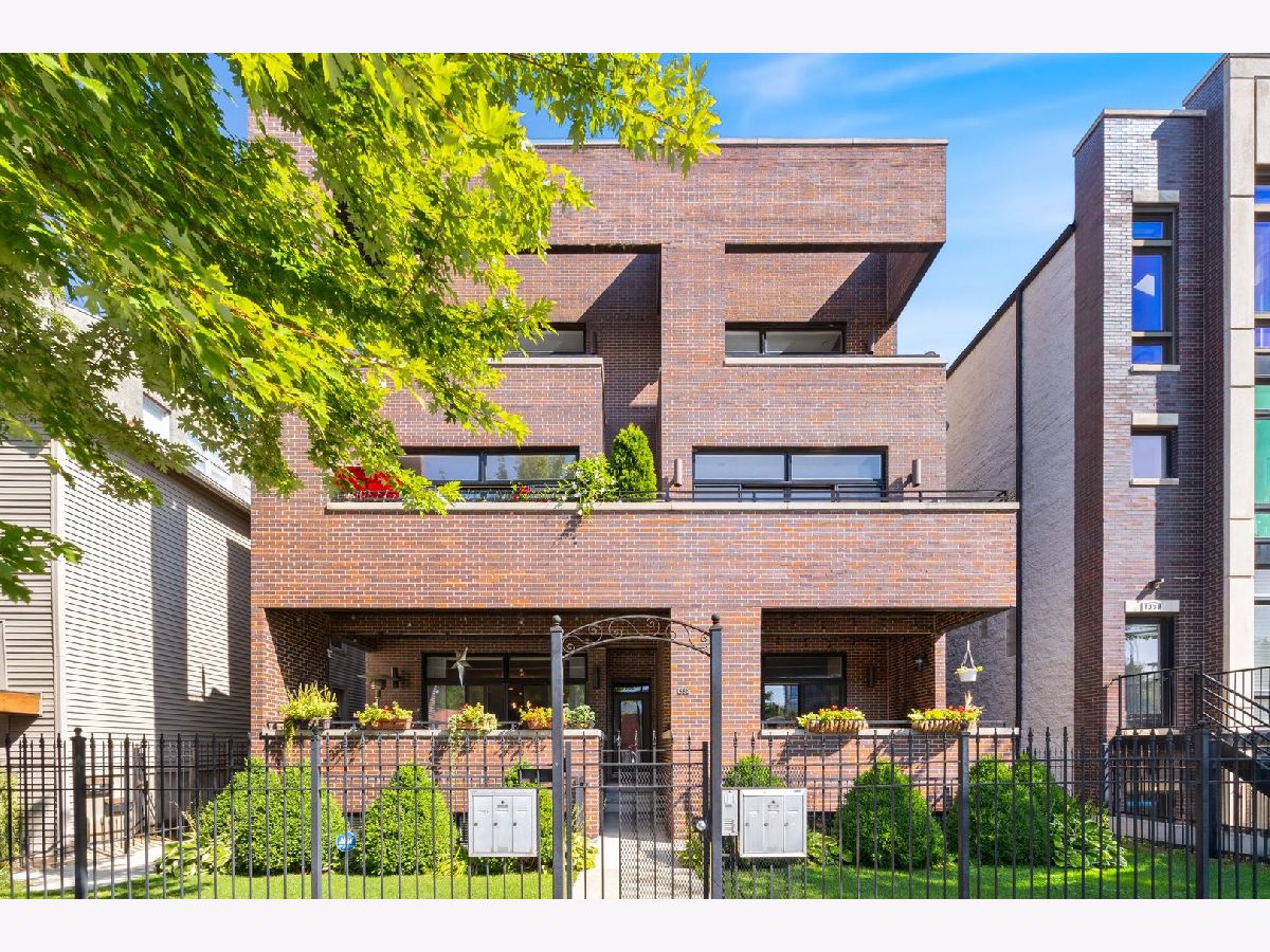  For Sale Chicago Illinois, 1332 Hubbard Street