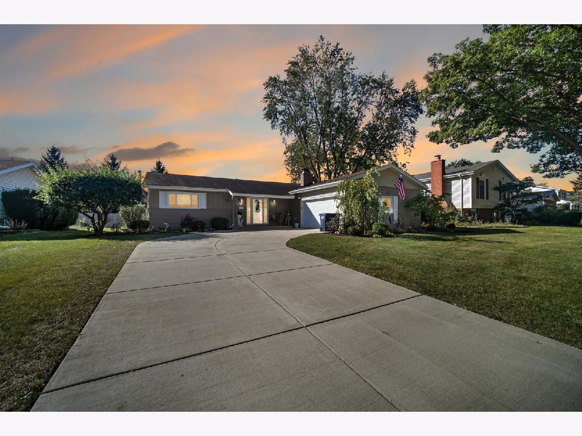 For Sale Darien Illinois, 1125 Timber Lane