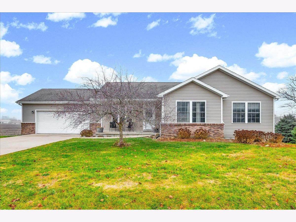  Sold Carlock Illinois, 107 Baize