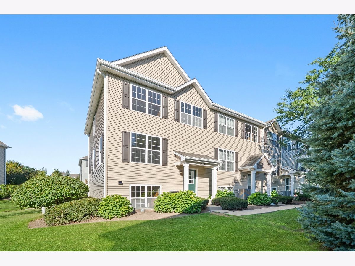  For Sale Round Lake Illinois, 1688 Turtle Creek Lane