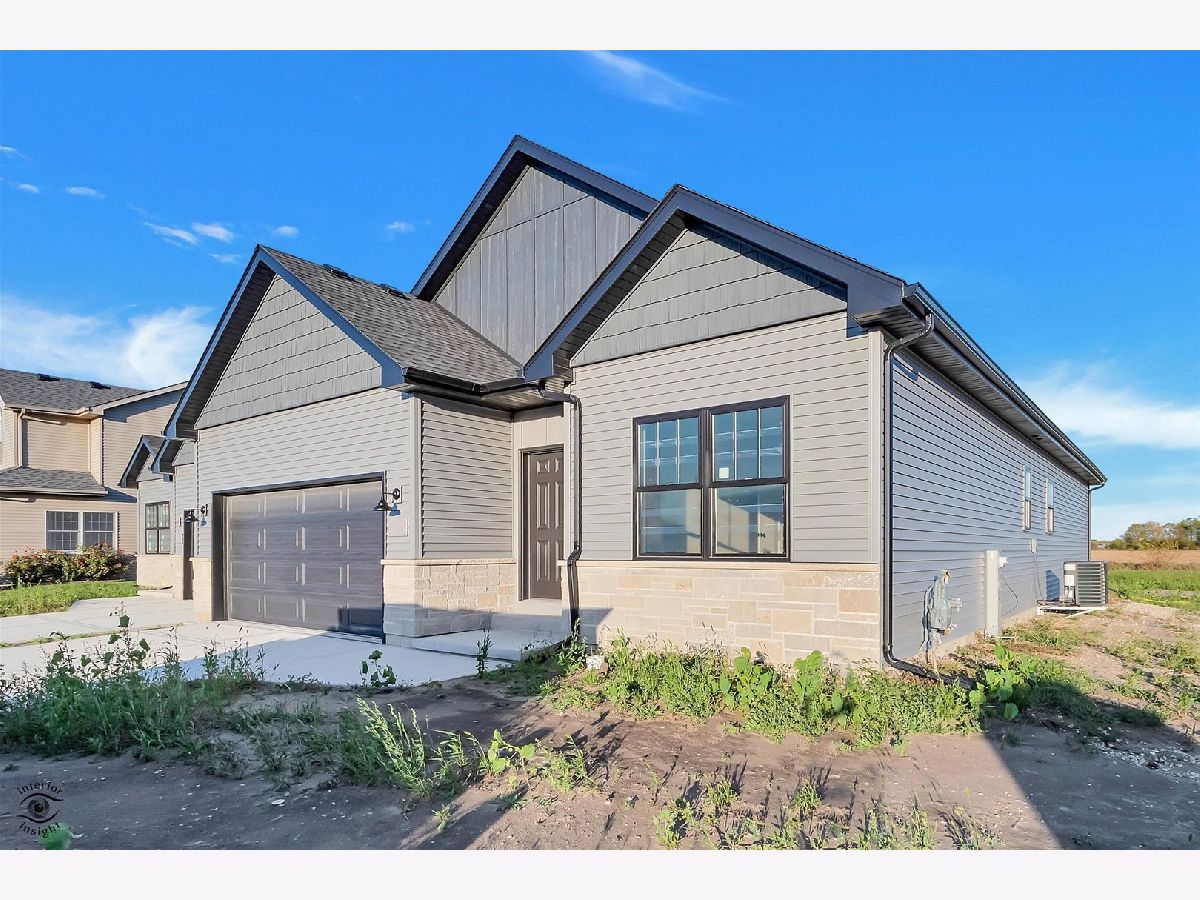  For Sale Diamond Illinois, 1165 S. Farmstone Drive