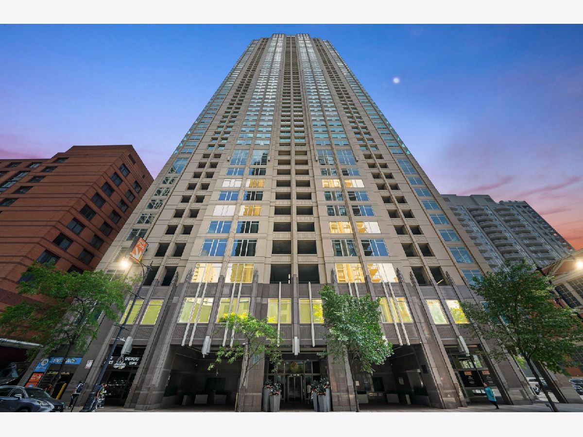 For Sale Chicago Illinois, 33 Ontario Street