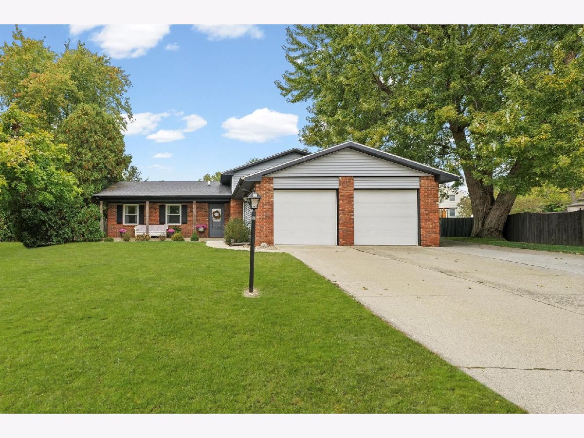 Homes For Sale Rolling Acres Champaign Illinois, 2804 Berniece Court