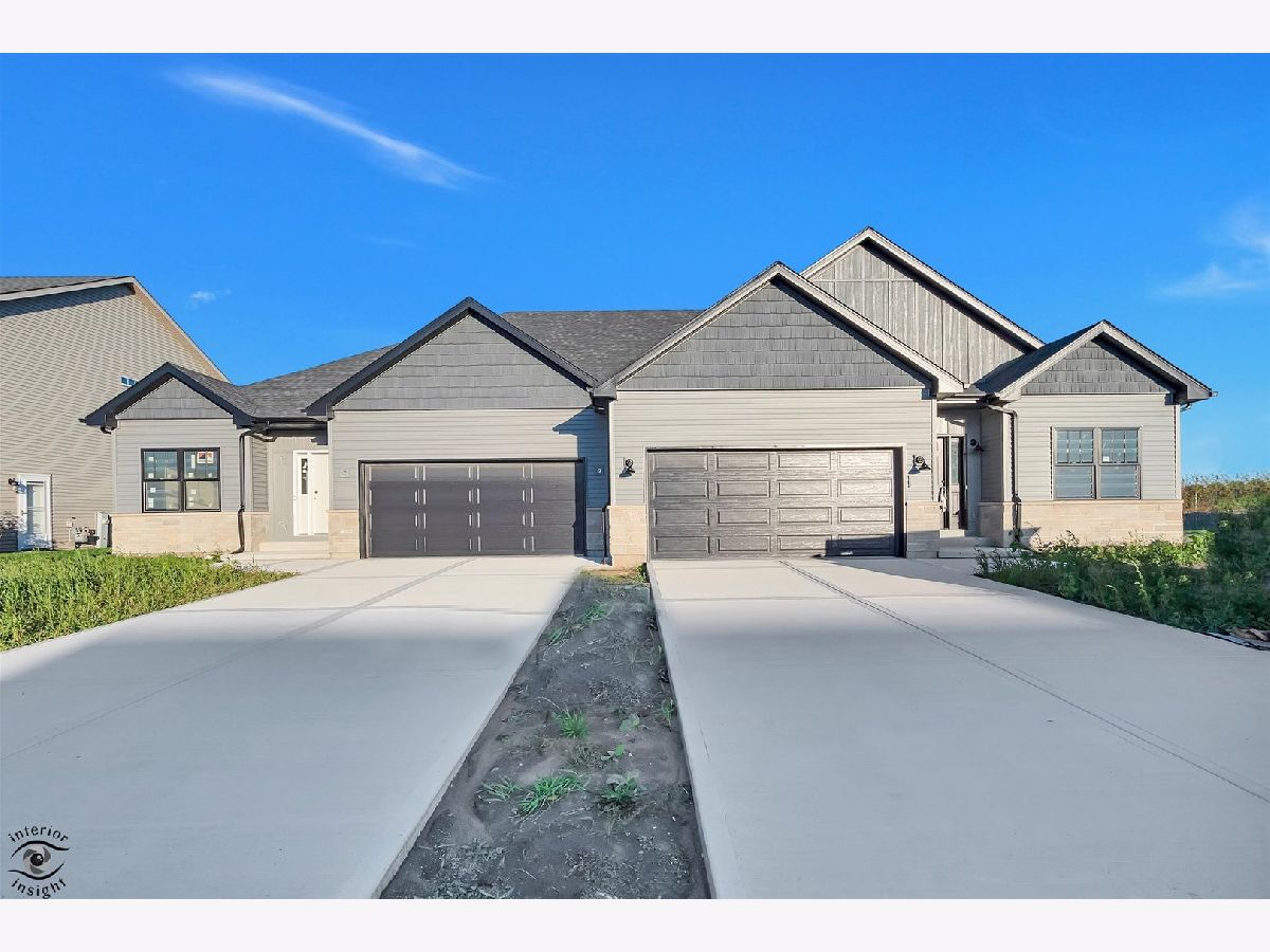  For Sale Diamond Illinois, 1175 S. Farmstone Drive