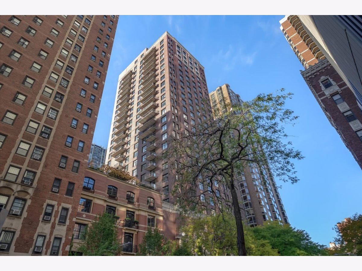  Rented Chicago Illinois, 1122 Dearborn