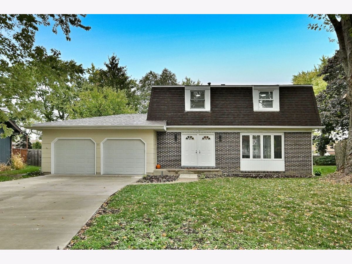  For Sale Lindenhurst Illinois, 418 Surrey Lane