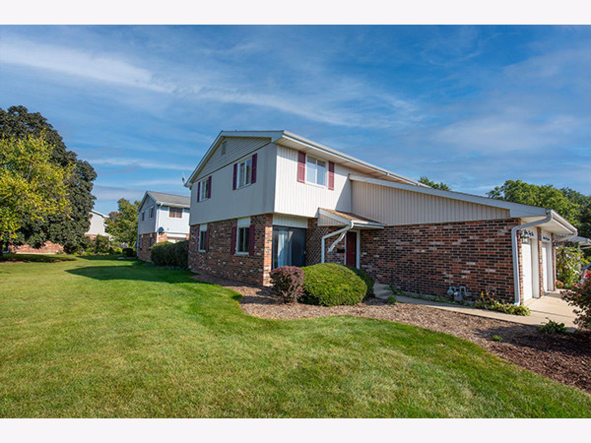  For Sale Wheaton Illinois, 1643 Castbourne Court