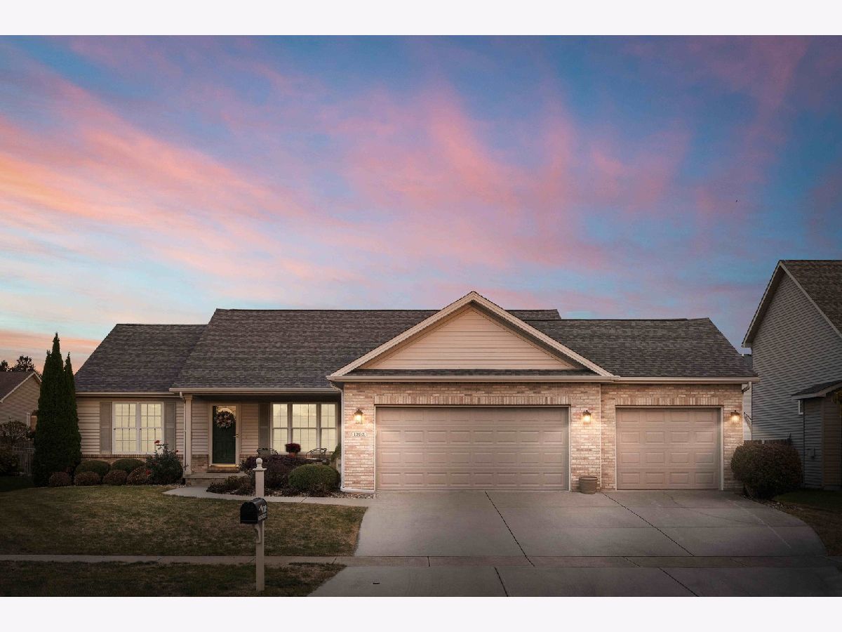 Homes For Sale Hershey Grove Bloomington Illinois, 1702 Whitmer Court