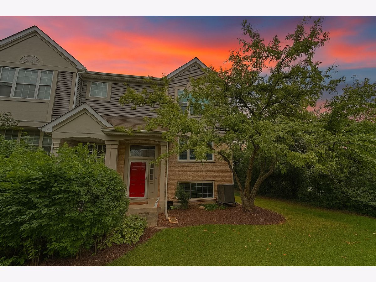 For Sale Darien Illinois, 2667 Woodmere Drive