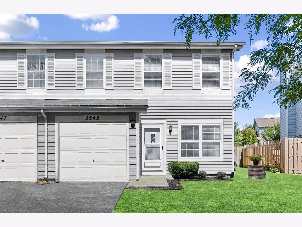 Townhomes & Condos & Homes For Rent Woodlake Naperville Illinois, 2545 Eldorado