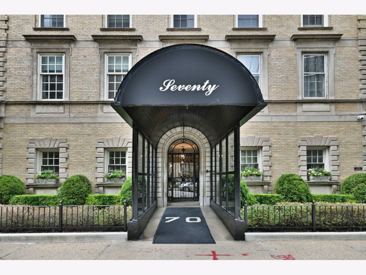  Rented Chicago Illinois, 70 Scott