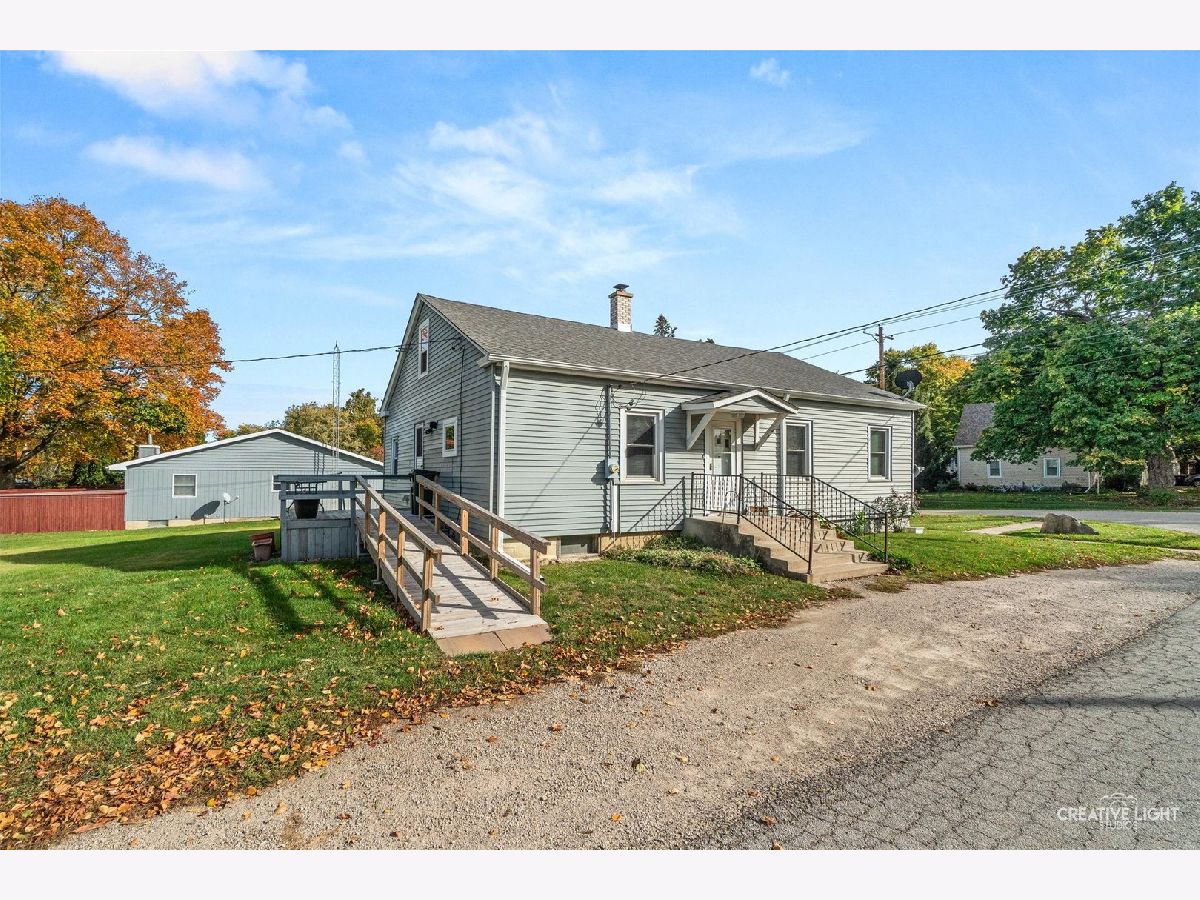  For Sale Newark Illinois, 2 Van Buren Street