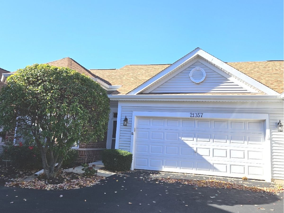 Townhomes & Condos & Homes For Rent Carillon Plainfield Illinois, 21357 Douglas