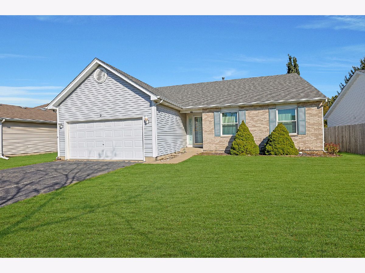 Homes & Condos & Townhomes For Sale Meadowbrook Lake In The Hills Illinois, 2 Danbury Court