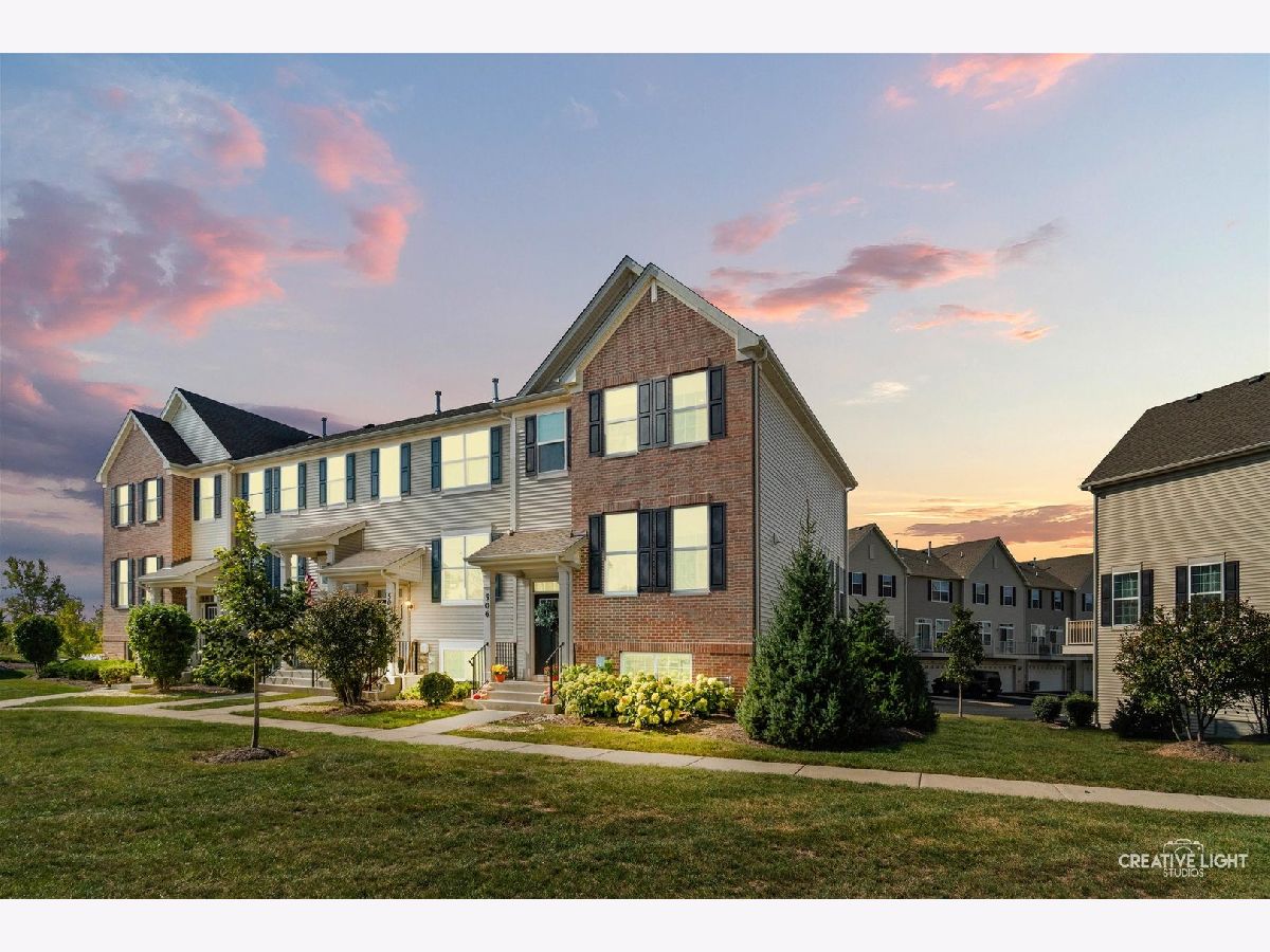 Condos & Townhomes For Sale Seasons At Southbury Oswego Illinois, 506 Creek Drive