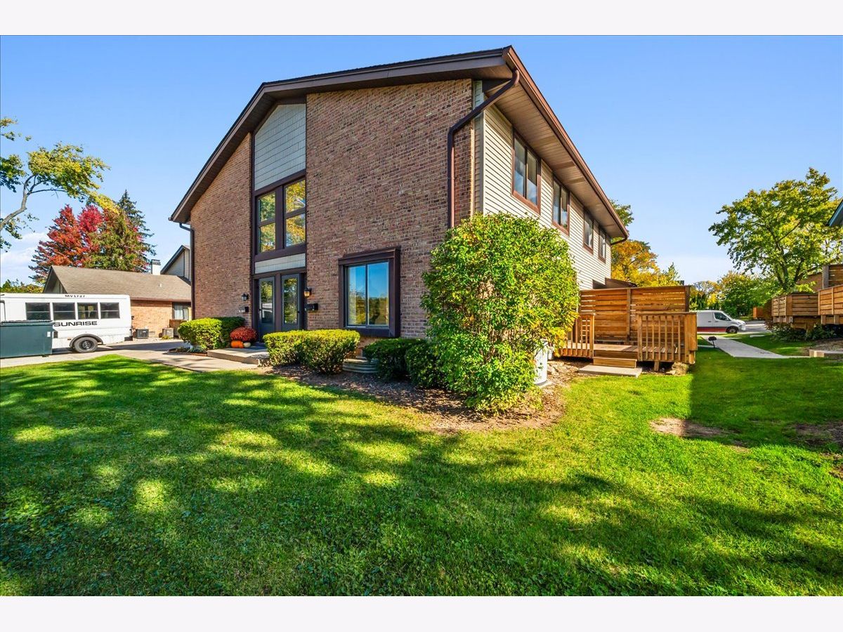 For Sale Darien Illinois, 8234 Portsmouth Drive