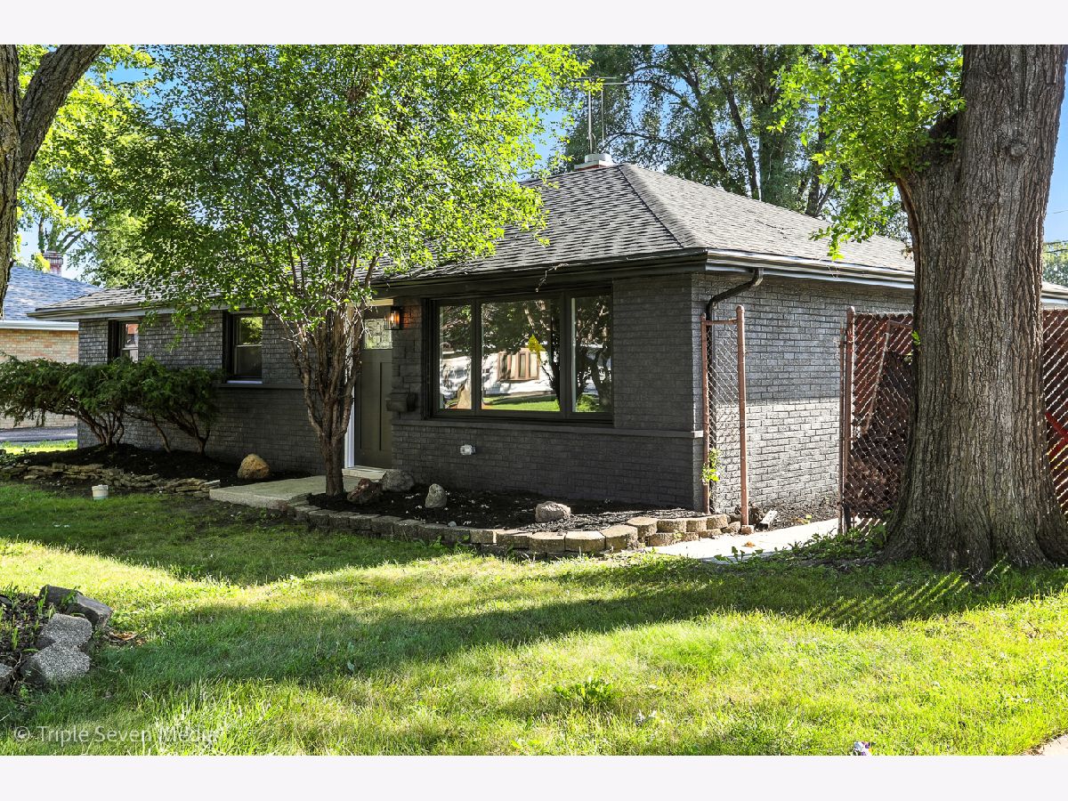  For Sale Burbank Illinois, 8053 Newland Avenue