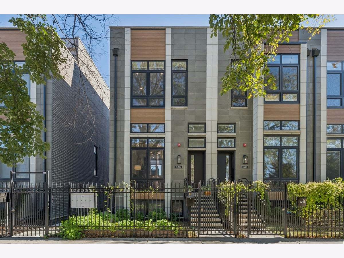  For Sale Chicago Illinois, 6213 Ellis Avenue