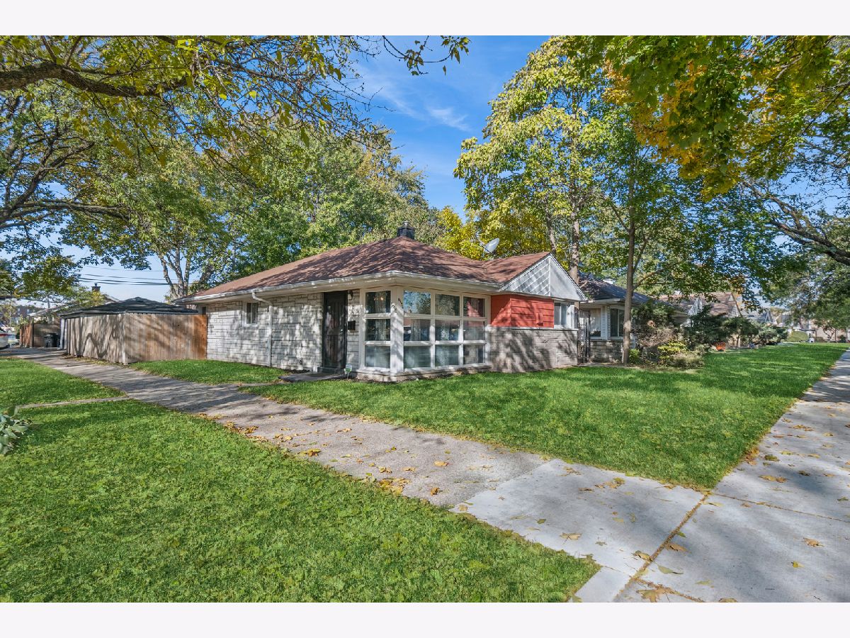  For Sale Chicago Illinois, 9556 Bennett Avenue