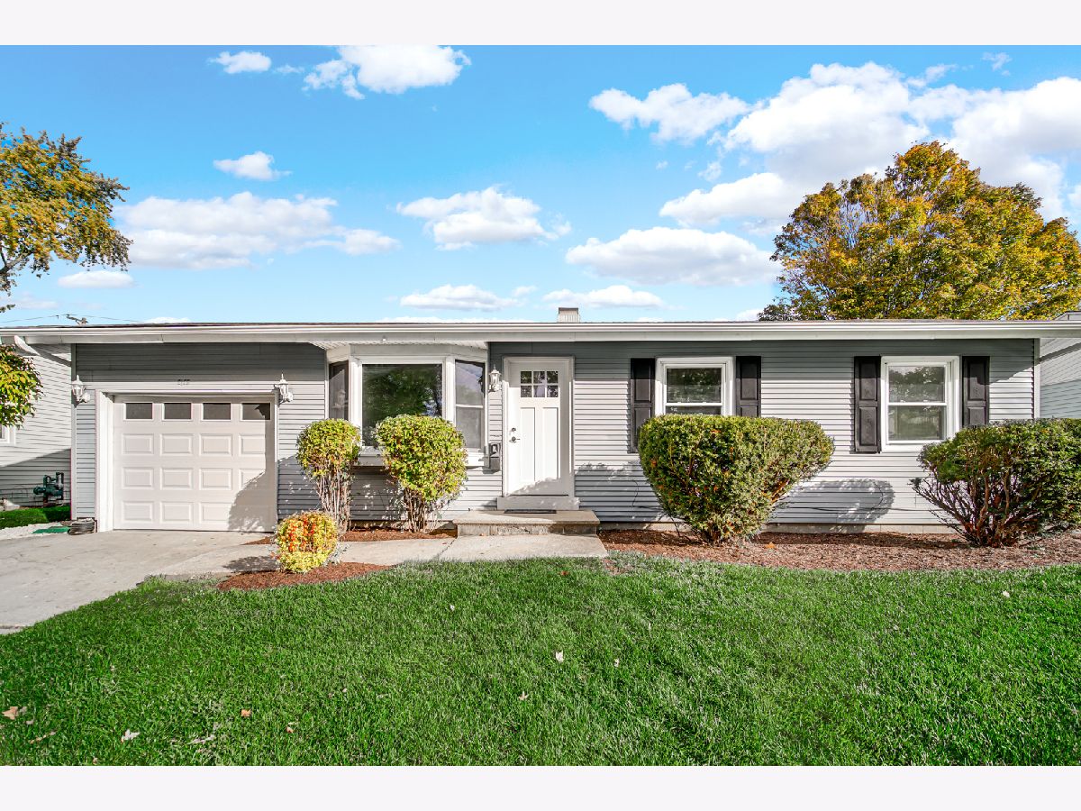 For Sale Sycamore Illinois, 2123 Fairland Drive