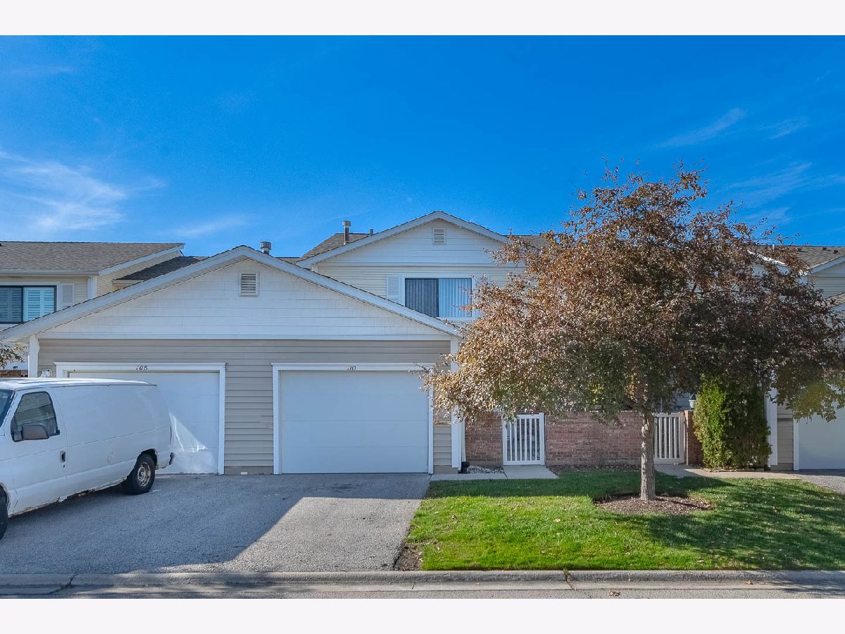 Townhomes & Condos For Rent Dunbar Lakes Schaumburg Illinois, 110 Waterford