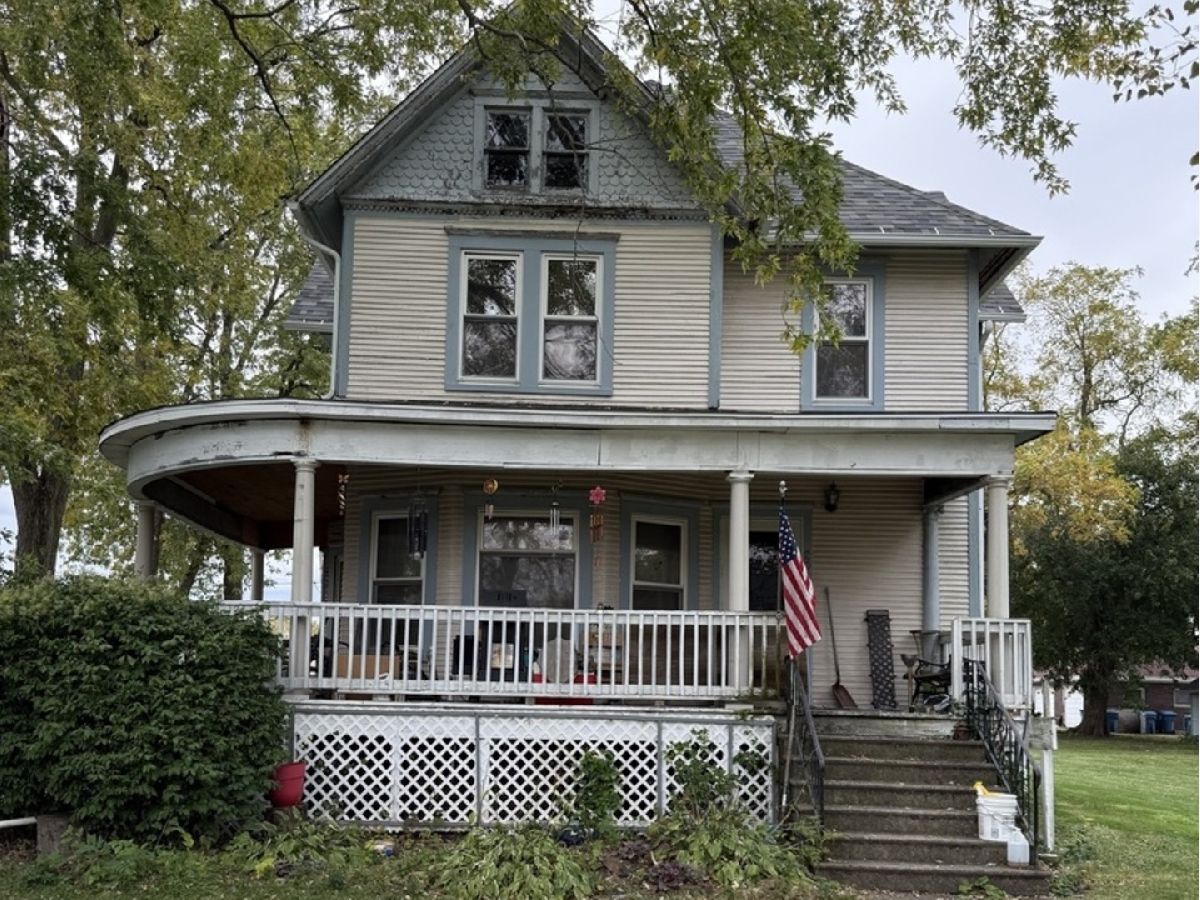  For Sale Grant Park Illinois, 201 Meadow Street