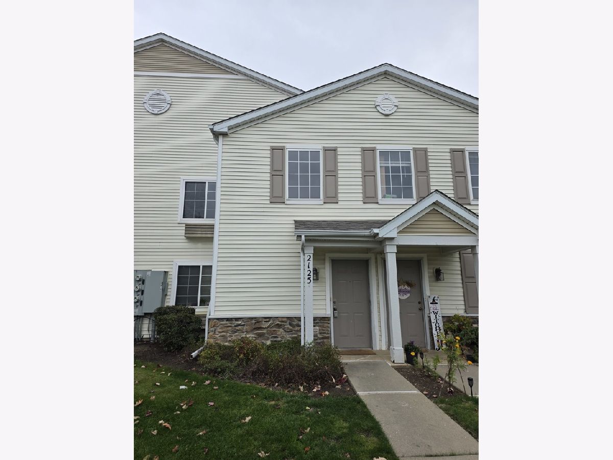  For Rent Carpentersville Illinois, 2125 Silverstone