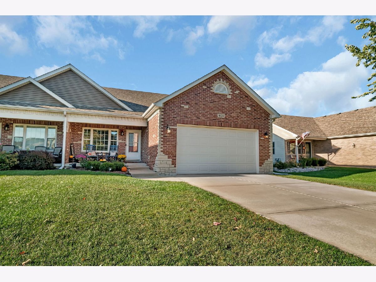 For Sale Minooka Illinois, 921 Casey Drive