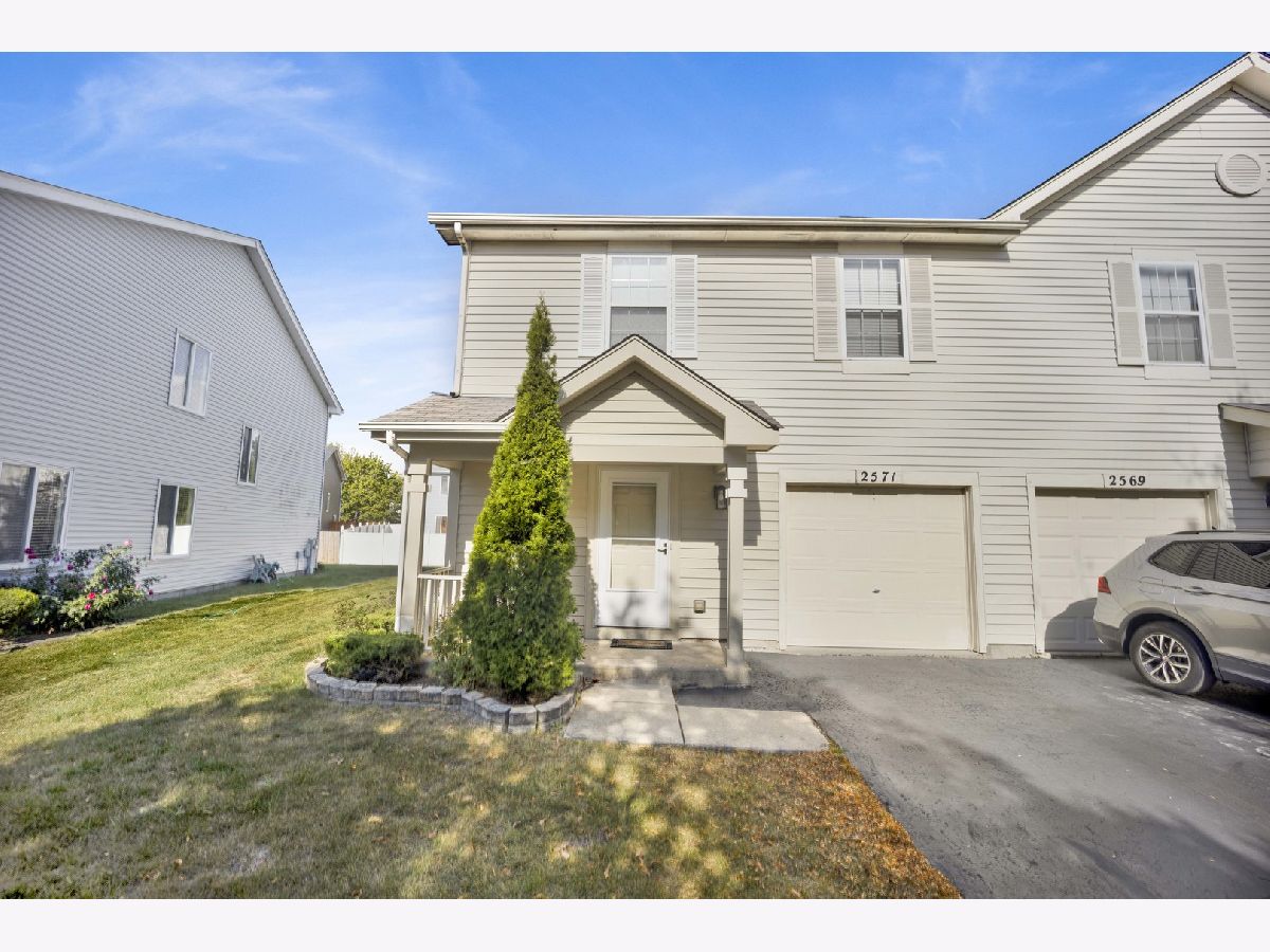 Townhomes & Condos & Homes For Rent Woodlake Naperville Illinois, 2571 Eldorado