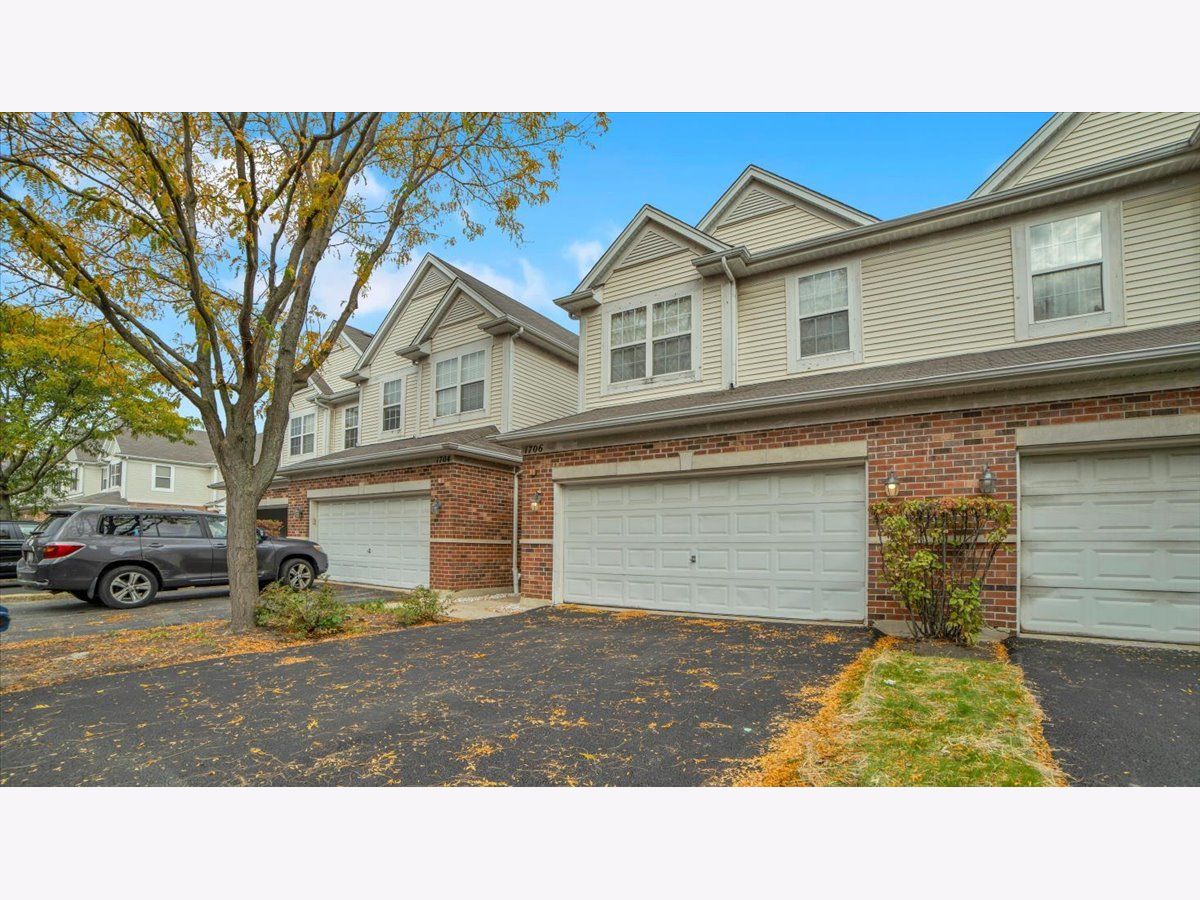  For Sale Des Plaines Illinois, 1706 Buckingham Drive