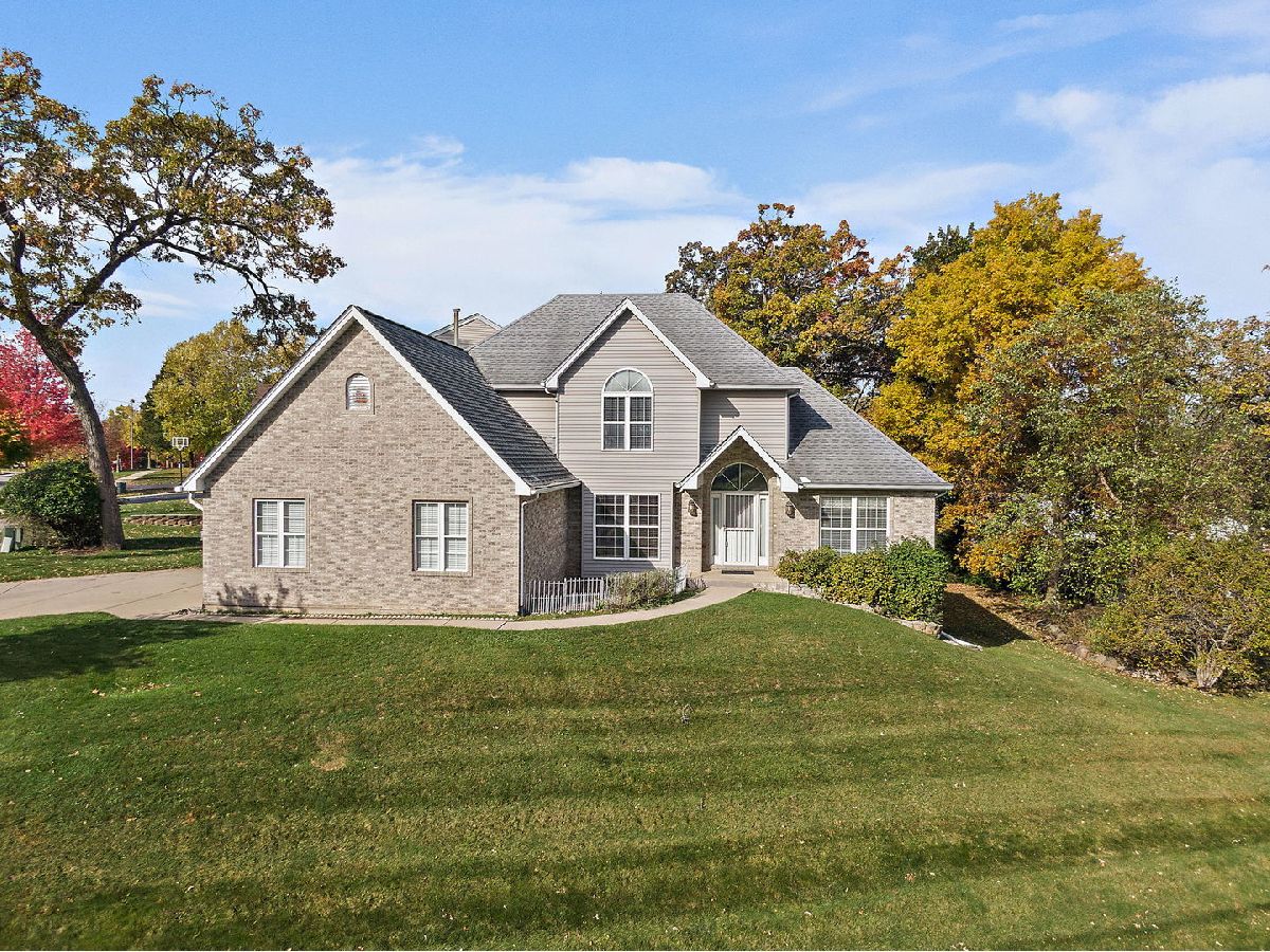  For Sale Carpentersville Illinois, 494 Rosewood Drive