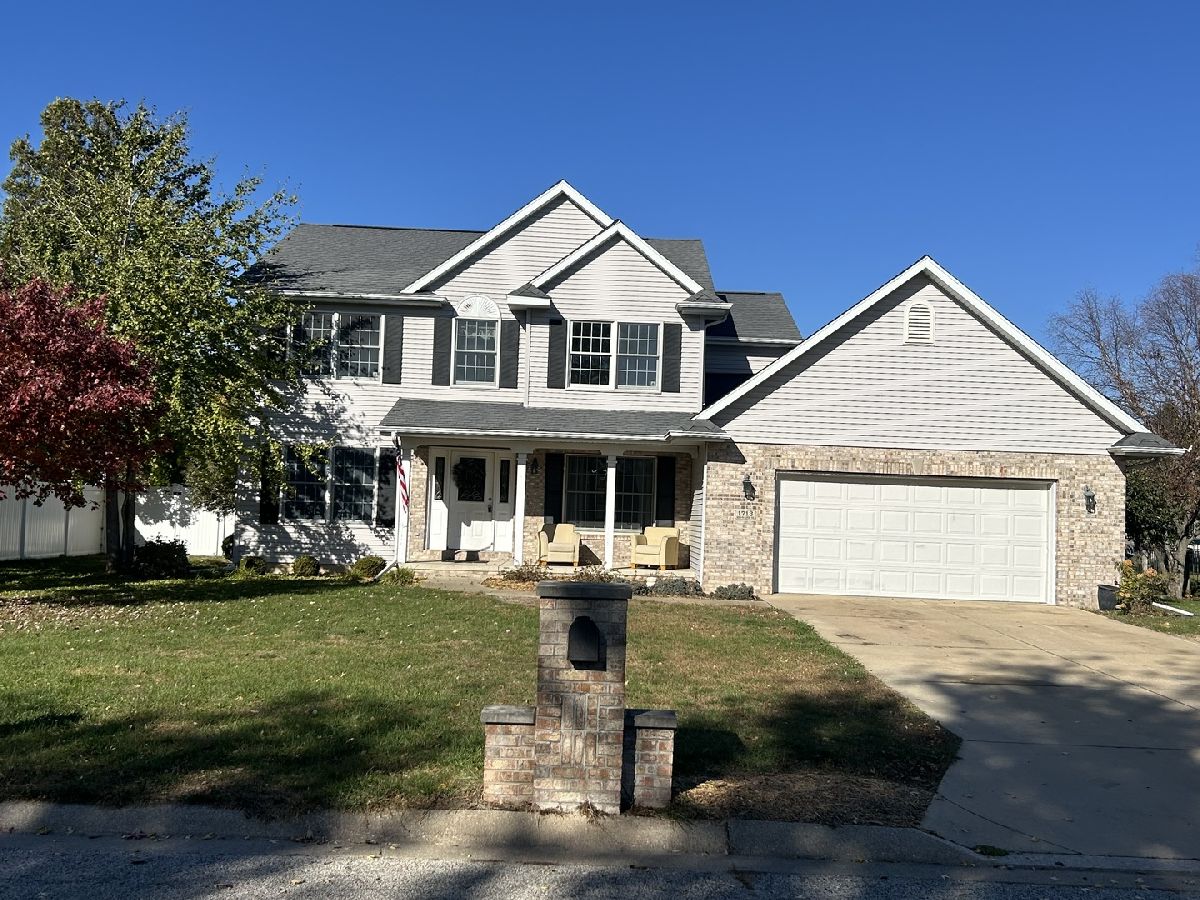  For Sale Pontiac Illinois, 1713 Bob O Link Drive