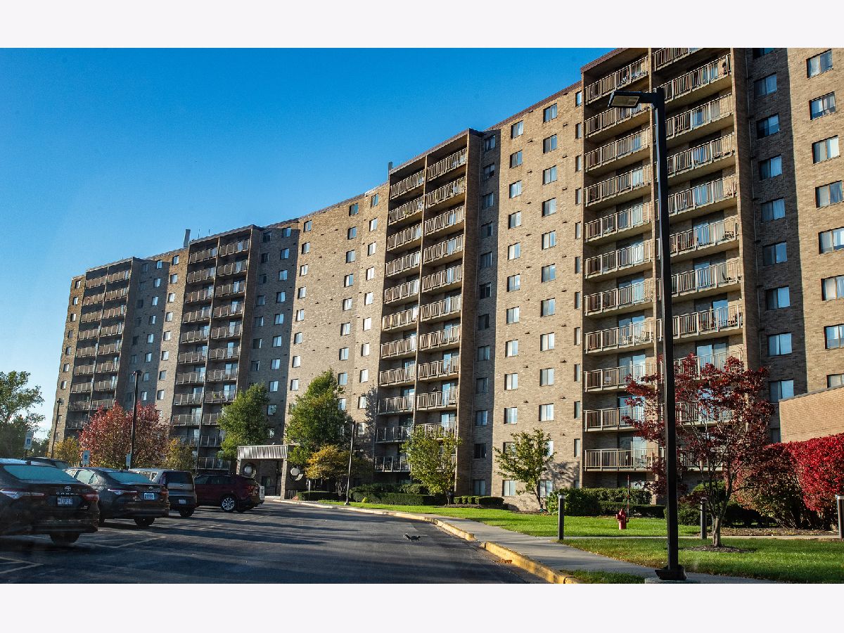  For Sale Willowbrook Illinois, 6340 Americana Drive