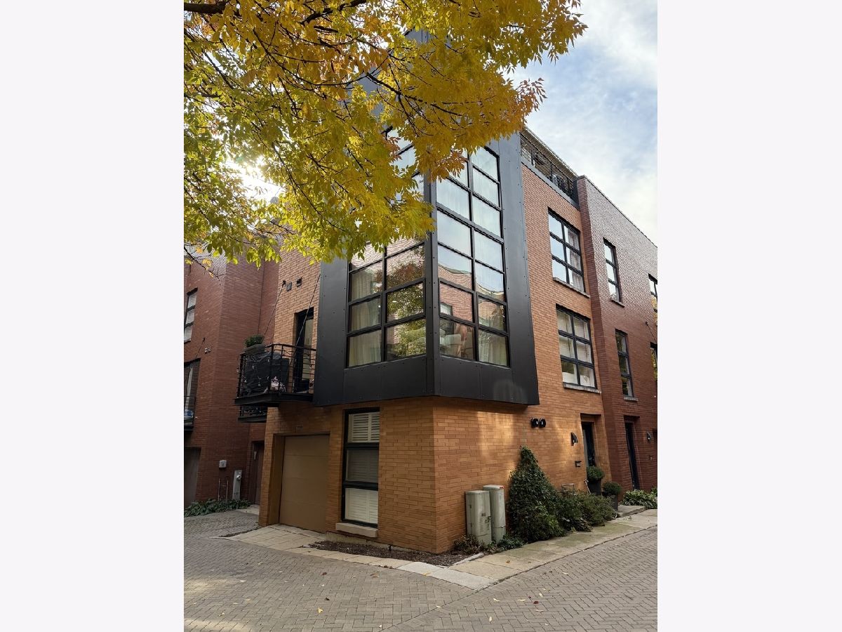 Townhomes Sold Willow Court Chicago Illinois, 2020 Willow