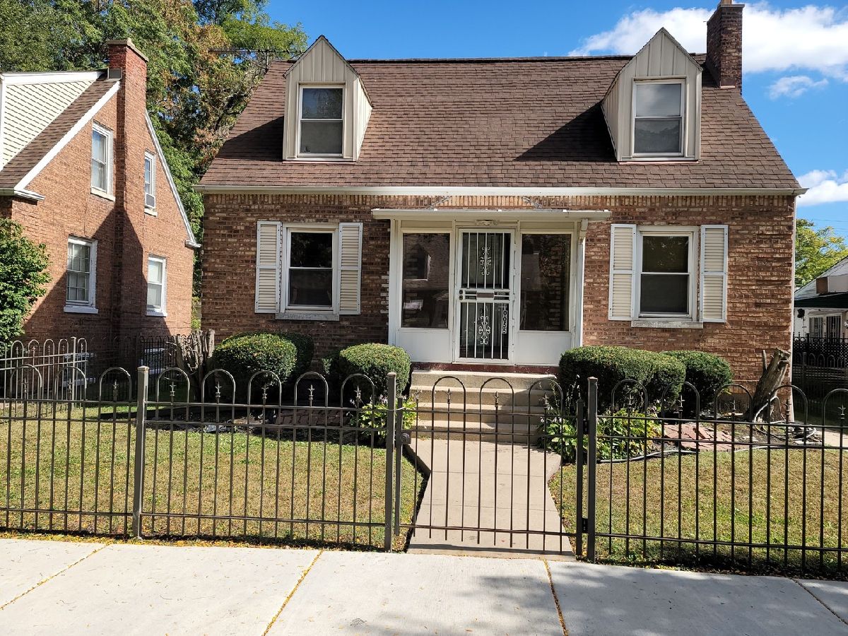 For Sale Chicago Illinois, 10055 Oglesby Avenue